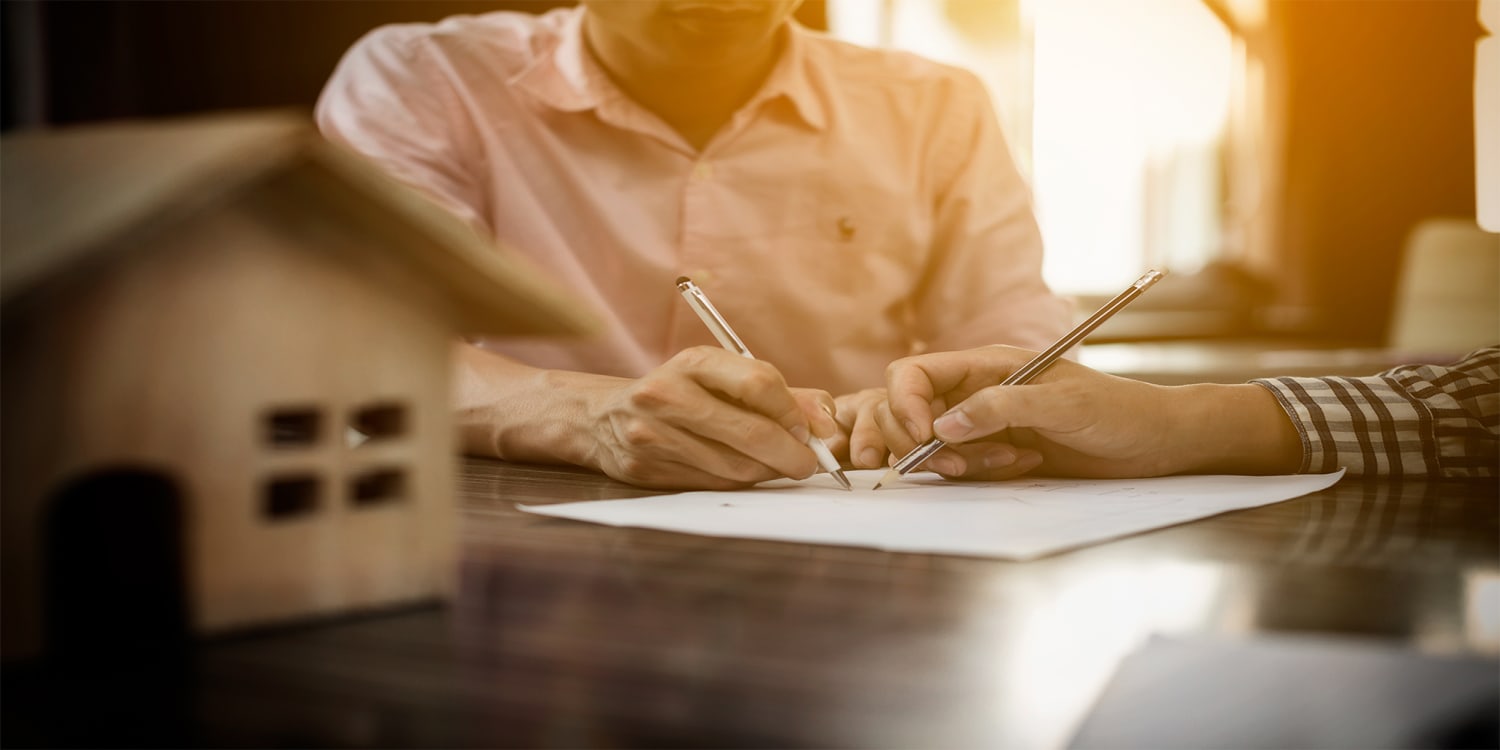 Couple selling house during divorce settlement